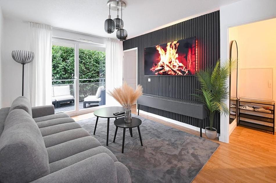 Communal lounge/ TV room, TV and multimedia, Living room, Seating area, Evening entertainment