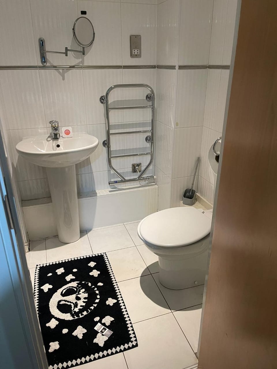Room with private bathroom near train station Vacation rental in Wolverhampton