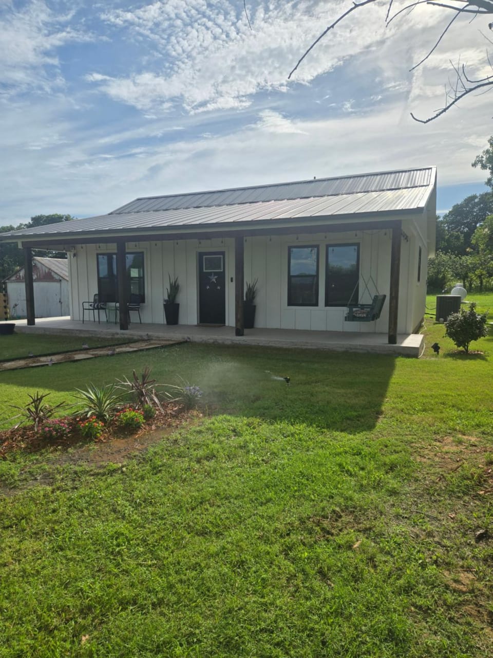 New Lux Cottage by Lake, King bed, Full Kit, Wi-Fi Villa in Shawnee