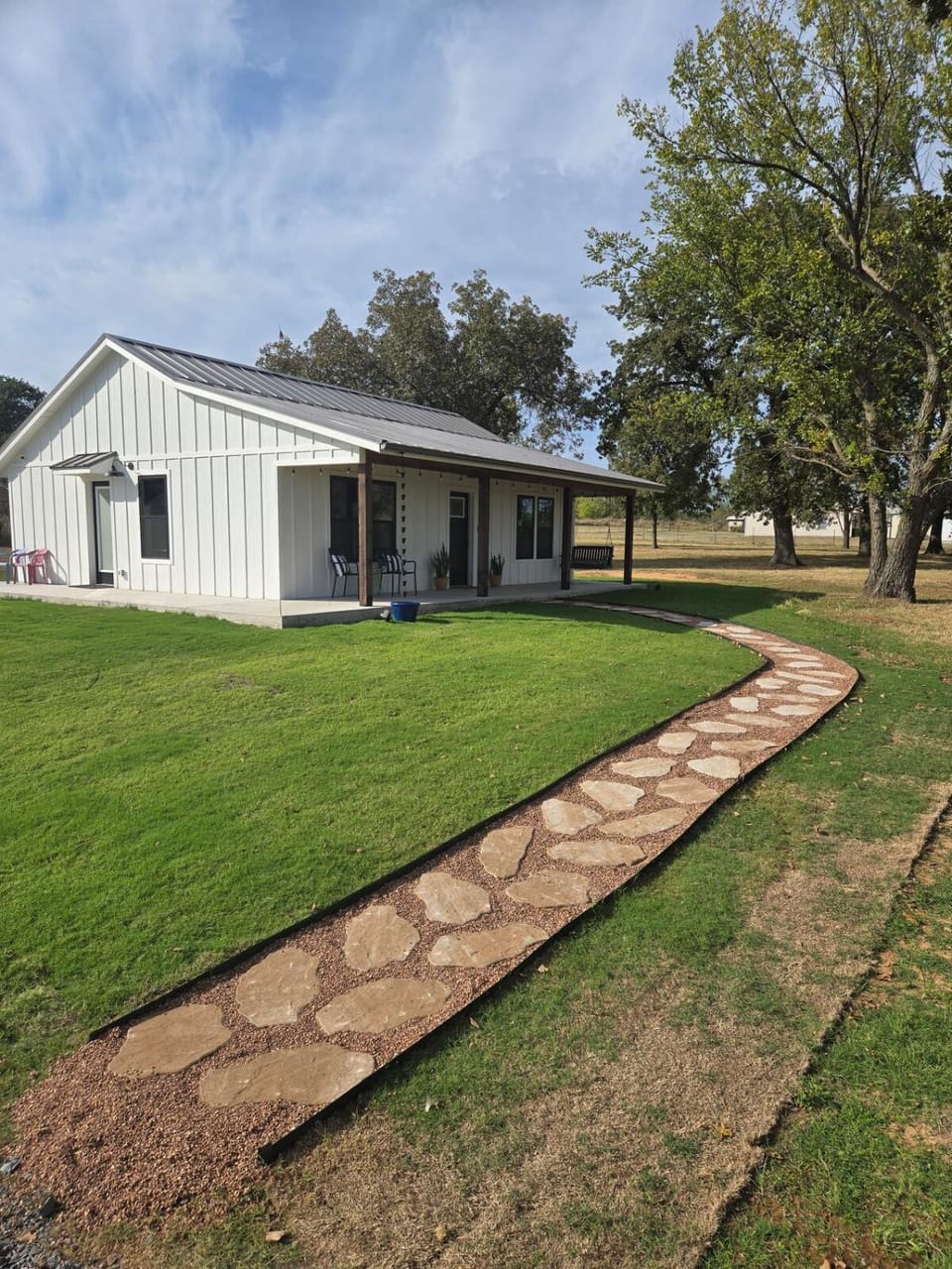 New Lux Cottage by Lake, King bed, Full Kit, Wi-Fi Villa in Shawnee
