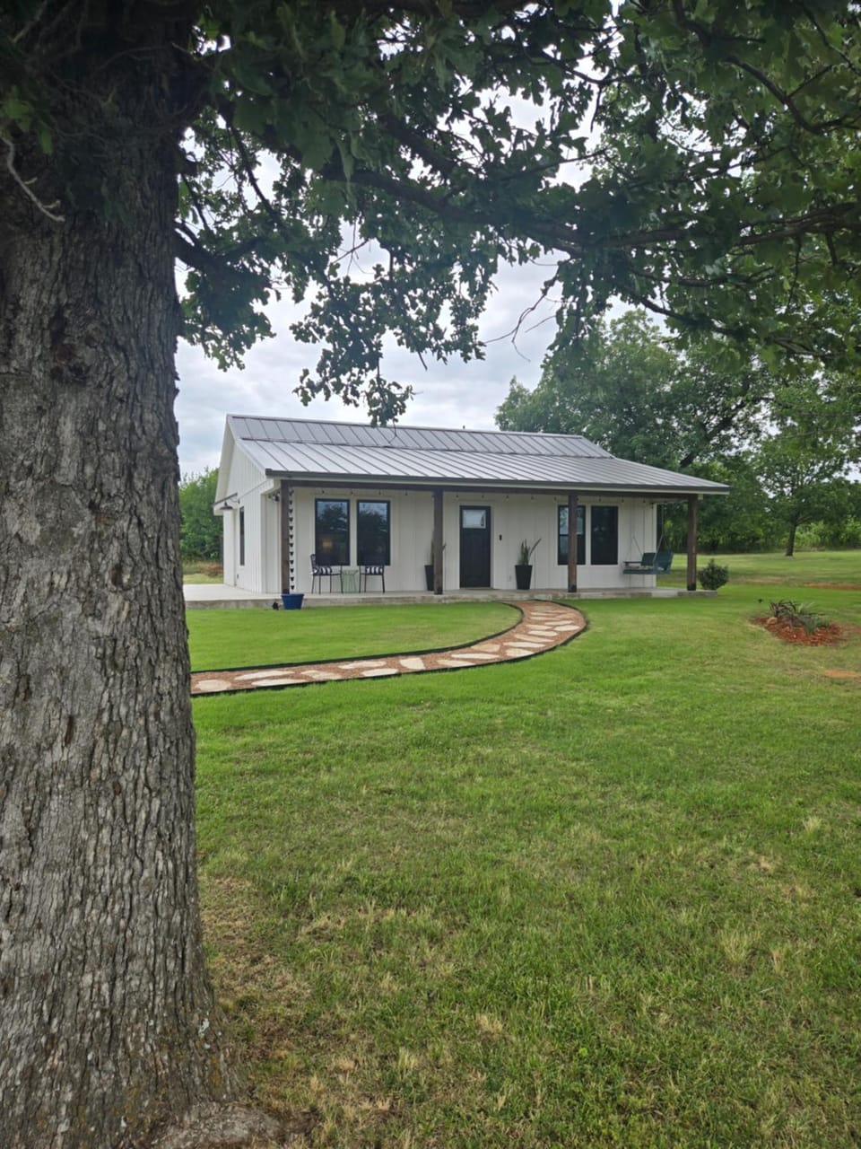 New Lux Cottage by Lake, King bed, Full Kit, Wi-Fi Villa in Shawnee