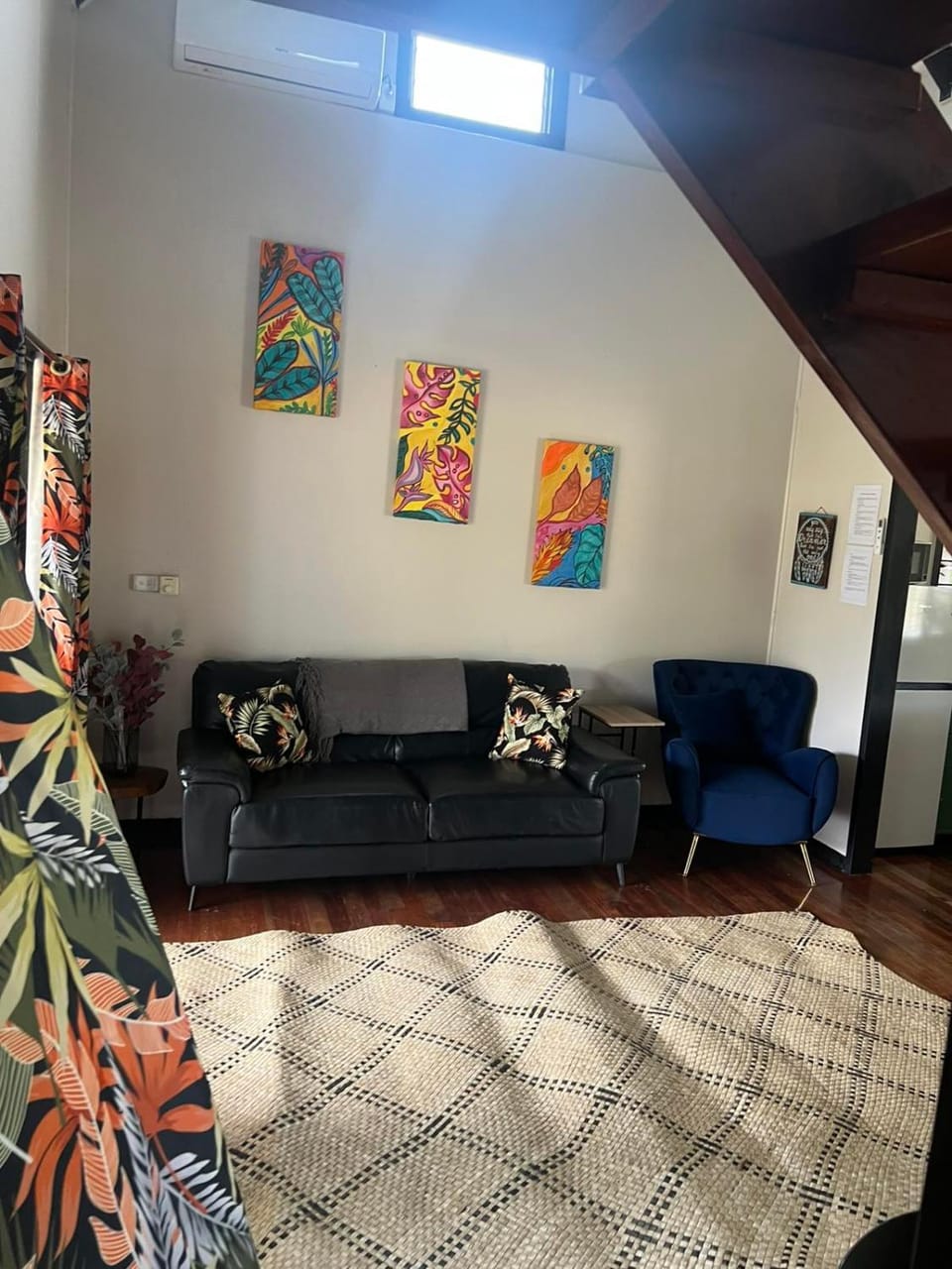Spring, Living room, Seating area