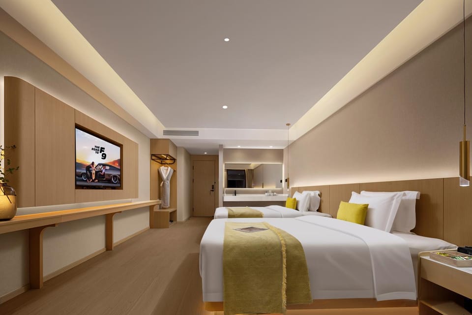 Photo of the whole room, Bedroom