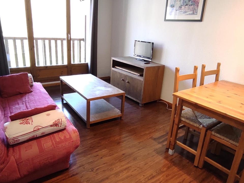 Appartement cosy pour 4 à Super-Besse avec parking - FR-1-814-178 Apartment in Besse-et-Saint-Anastaise