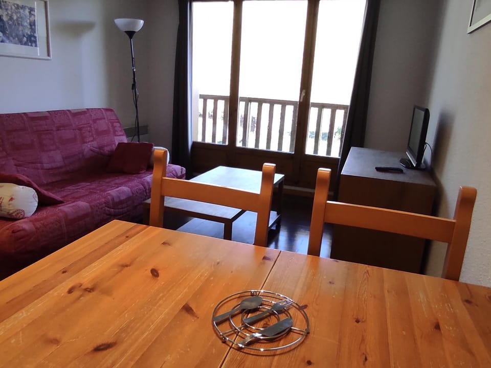 Appartement cosy pour 4 à Super-Besse avec parking - FR-1-814-178 Apartment in Besse-et-Saint-Anastaise