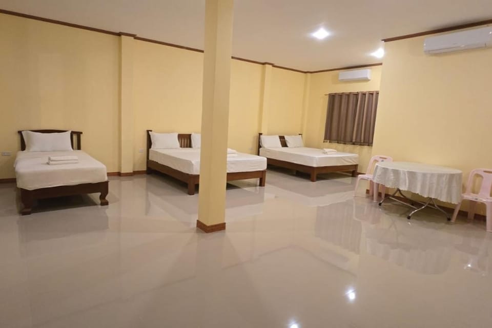 Bed, Photo of the whole room, Bedroom, air conditioner