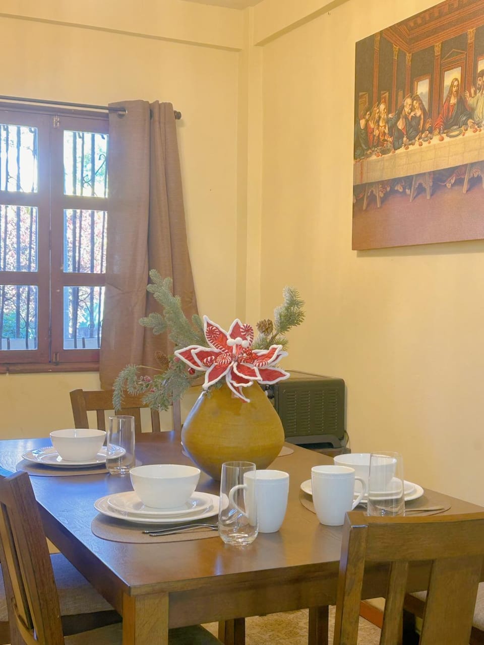 Living room, Decorative detail, Dining area
