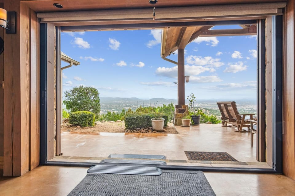 T Mountain Ranch Bed and Breakfast in Center Point