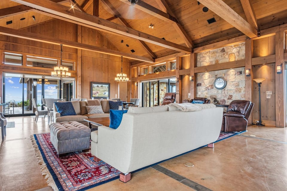 T Mountain Ranch Bed and Breakfast in Center Point