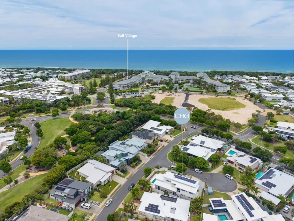 Soleil at Salt Pet Friendly, Pool, 500m to beach House in Kingscliff