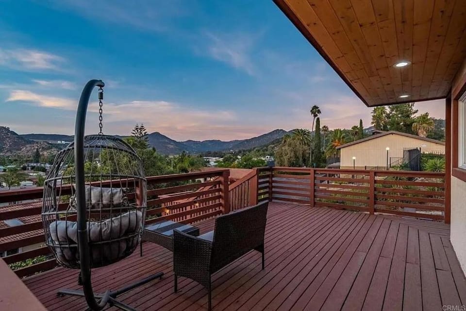 Mountains Views with Pool & Basketball, Relax & Play! House in Escondido Village
