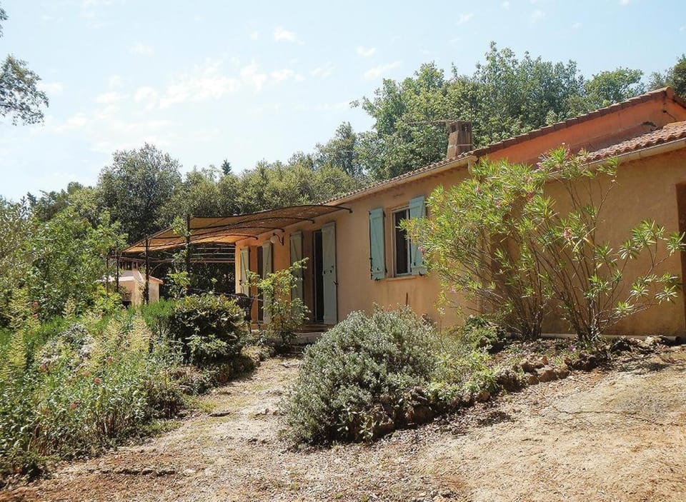 Maison individuelle au calme avec piscine House in Besse-sur-Issole