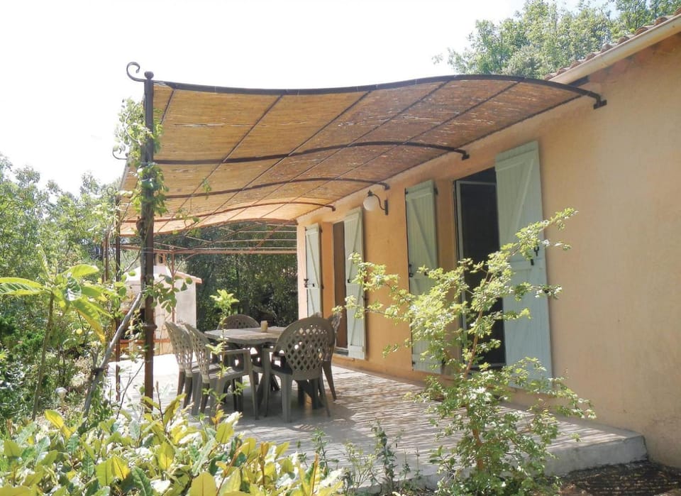 Maison individuelle au calme avec piscine House in Besse-sur-Issole