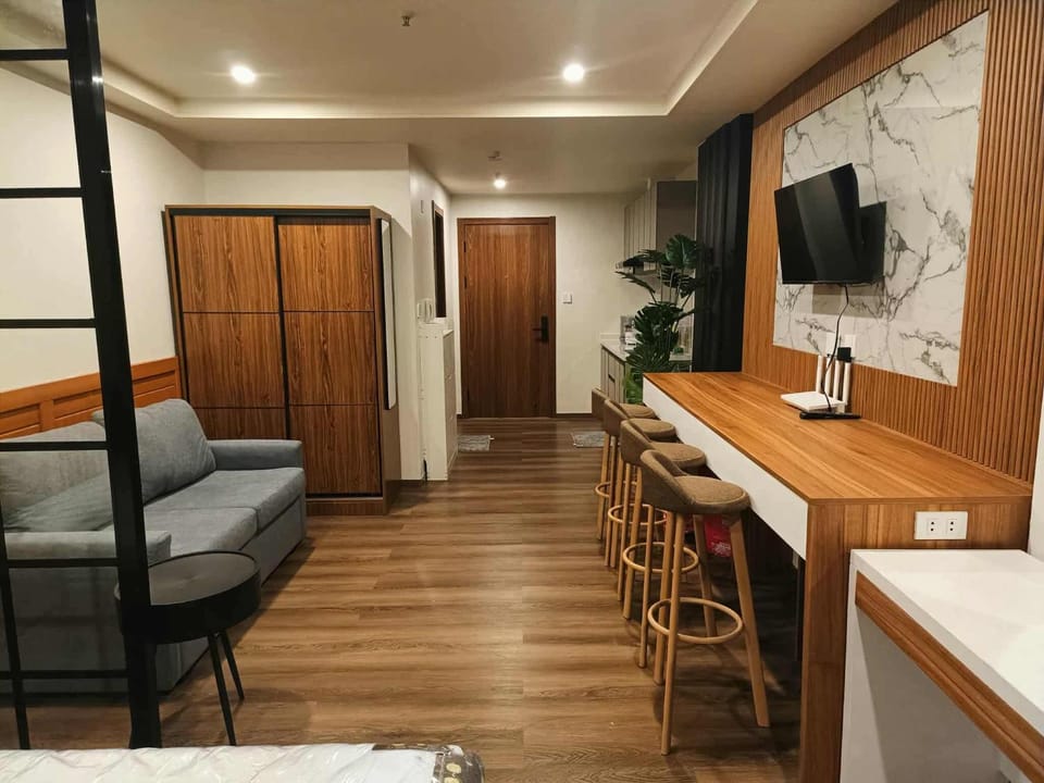 TV and multimedia, Living room, Photo of the whole room, Seating area, Dining area