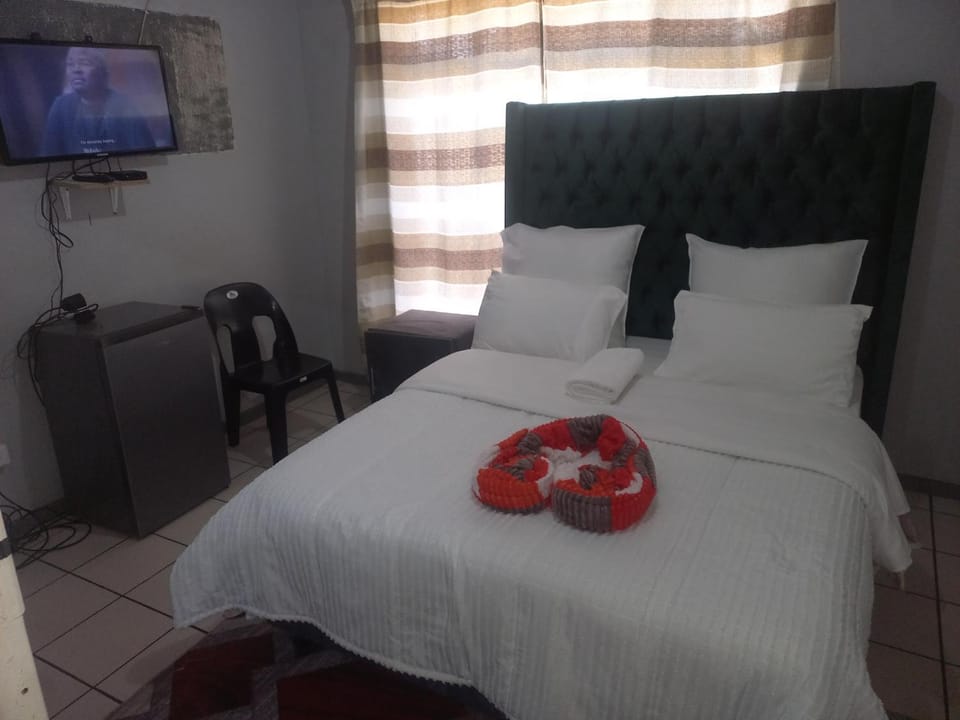 TV and multimedia, Photo of the whole room, Bedroom, towels