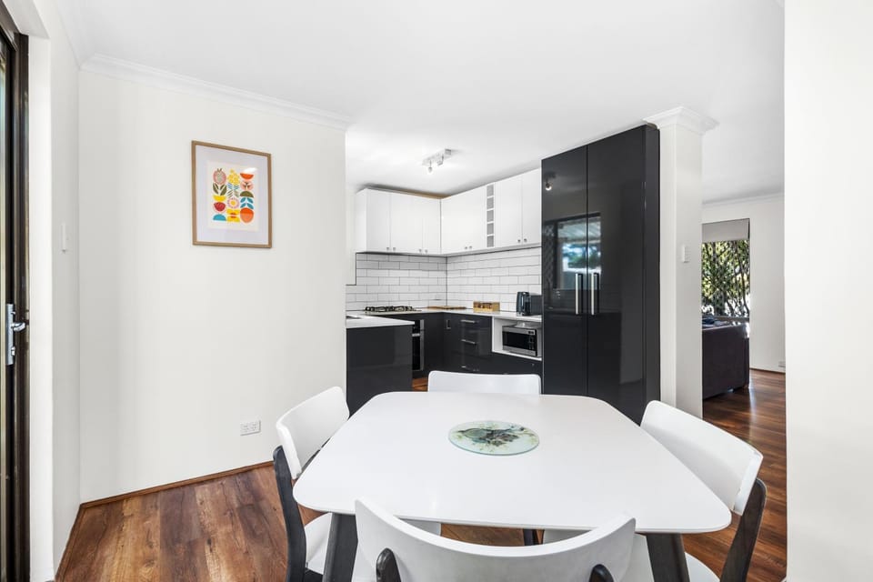 Dining area, kitchen