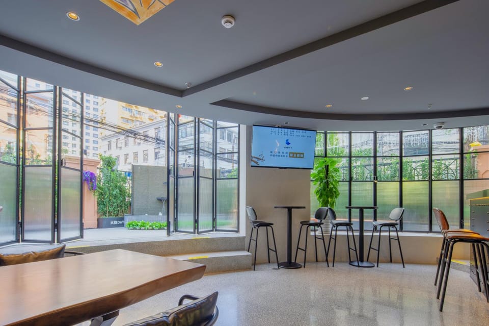 Dayin Youth Hostel - People's Square & Nanjing Road -Social Area -Bar -Café -Gym -Free Laundry Luggage Storage -24H Front Desk - English Service Hostel in Shanghai