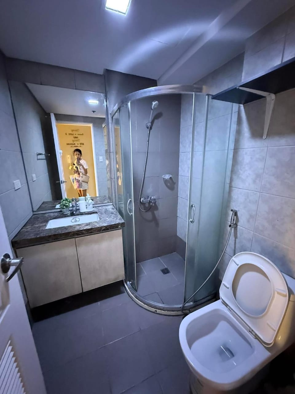 1BR Condo with balcony near MOA,Parqal,Solaire Apartment hotel in Pasay