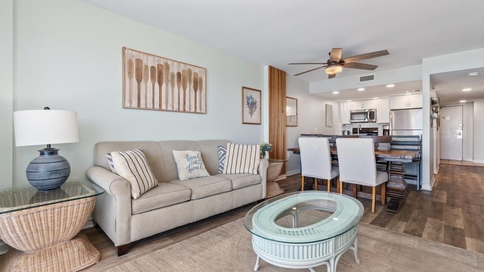 Coastal 2 BR Myrtle Beach Condo, Salt Air style with large balcony Apartment in Myrtle Beach