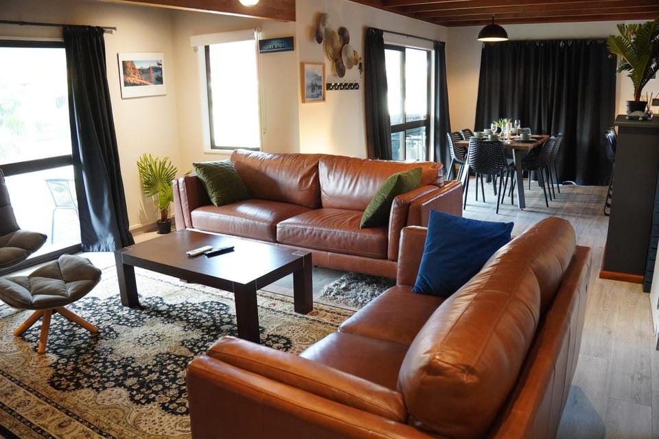 Boutique Central Escape and Magical Family Entertainer! House in Hamilton