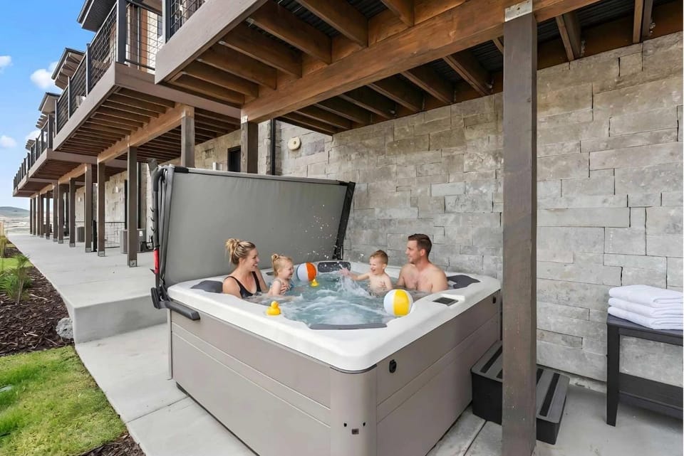 Gondola Crossing Condo at Jordanelle 3 BR Hot Tub House in Wasatch County