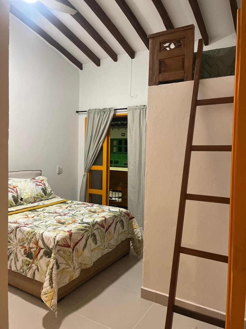 Bed, Photo of the whole room, Guests