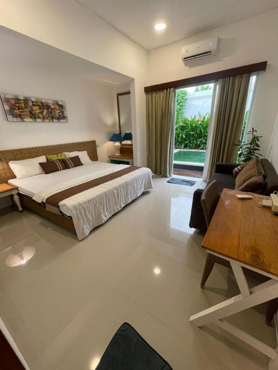 Bed, Bedroom, air conditioner