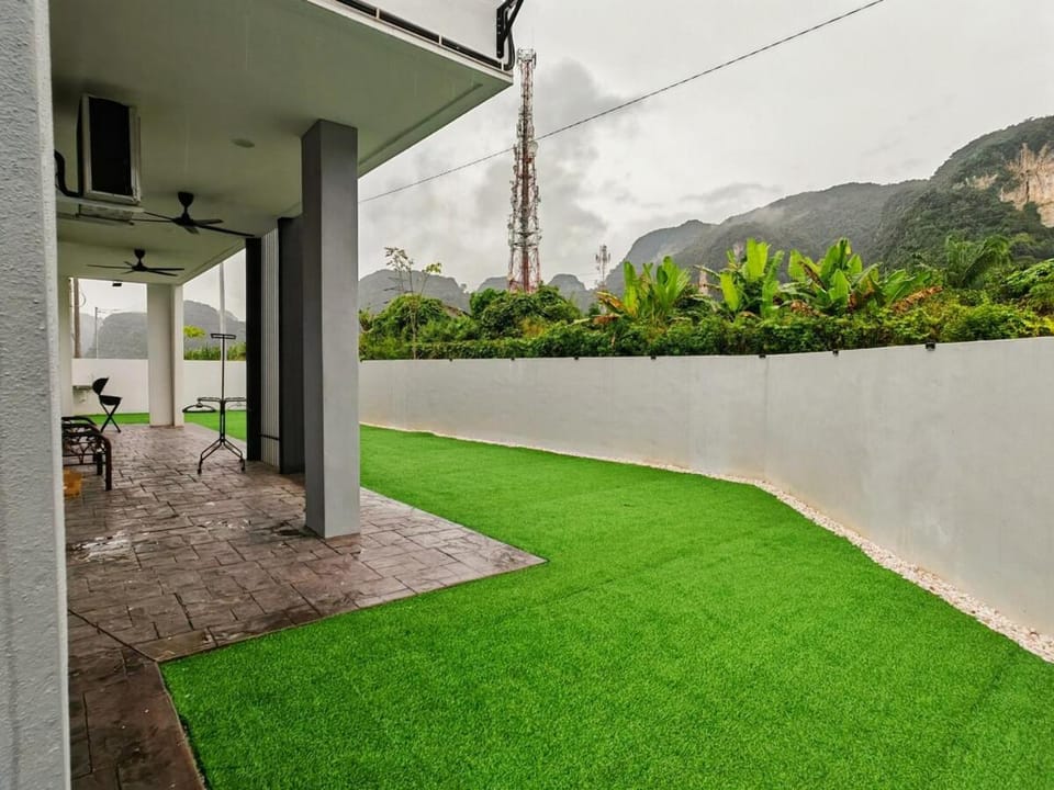 16 Paxx Mountain Joy Corner Villa with KTV Pool BBQ Villa in Ipoh