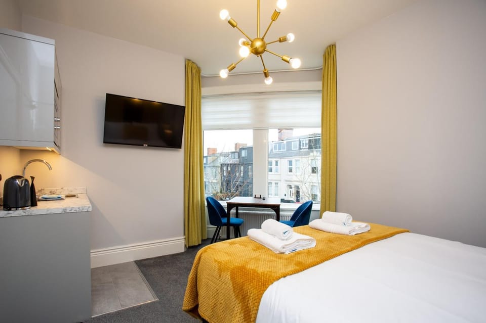 StayCoastal Linden Hotel King Deluxe Suite one Apartment in Whitley Bay
