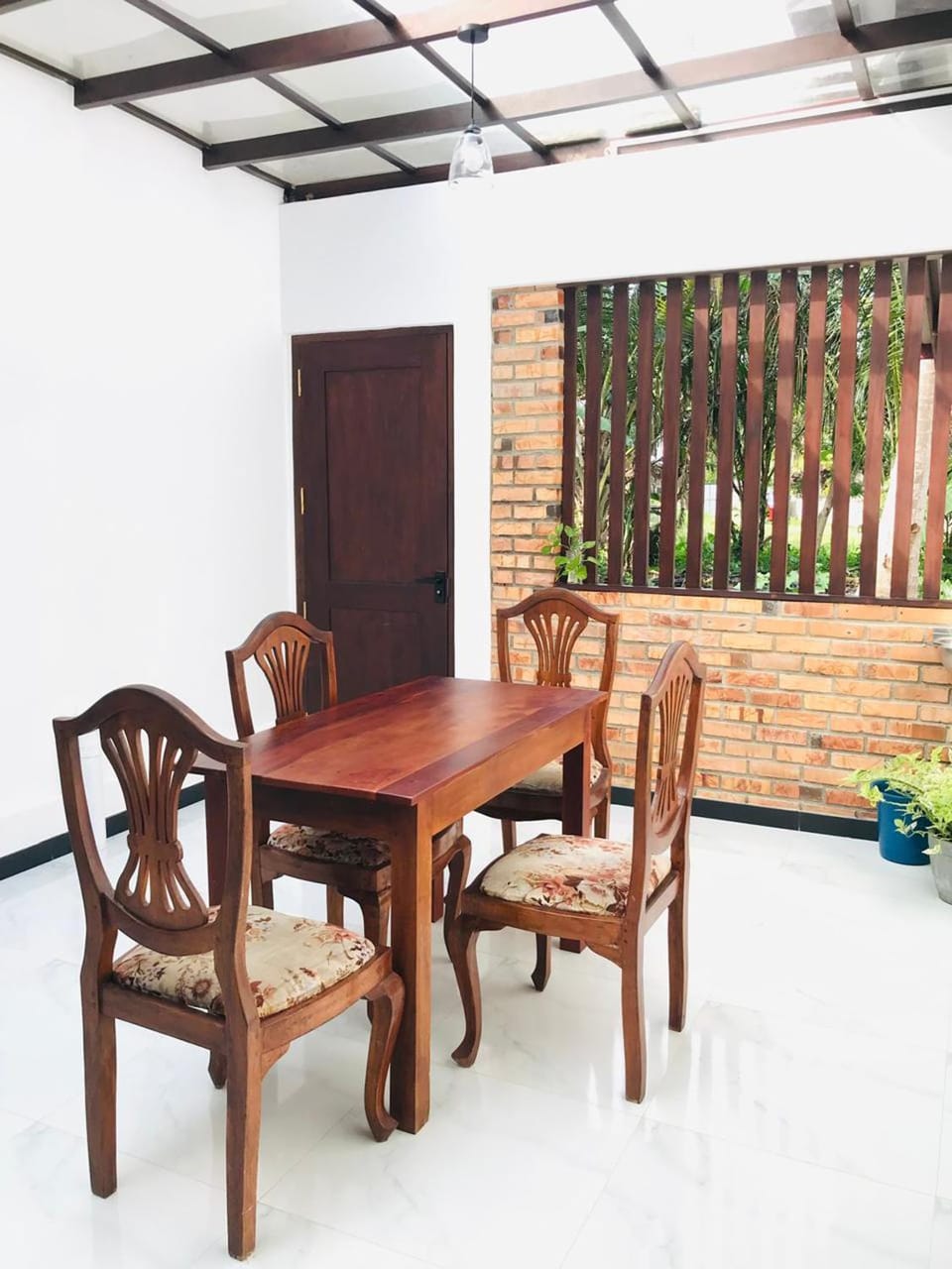 Seating area, Dining area