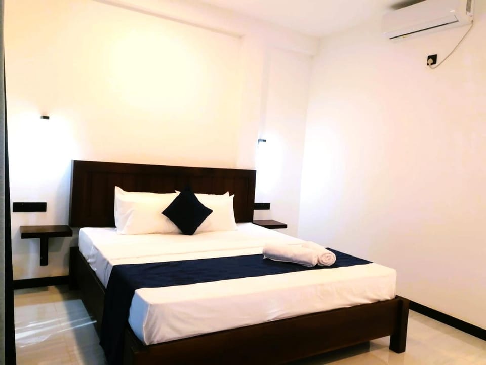 Bed, Photo of the whole room, Bedroom, air conditioner