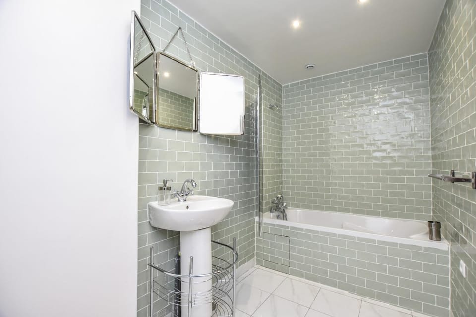 Bathroom, Bath
