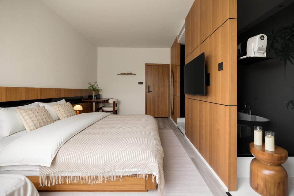 Bed, TV and multimedia, Photo of the whole room, Evening entertainment, Bedroom