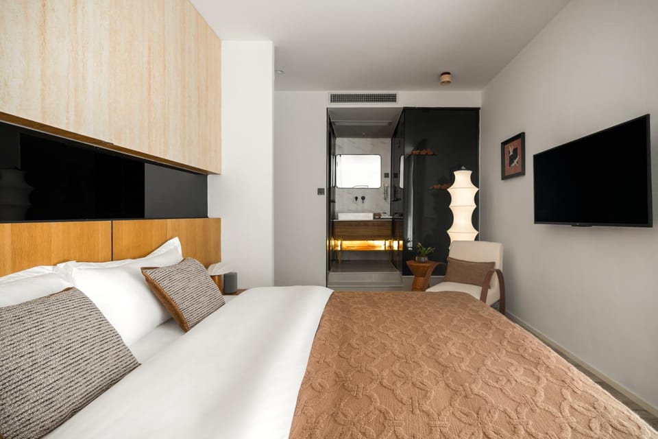 Bed, TV and multimedia, Photo of the whole room, Evening entertainment, Bedroom