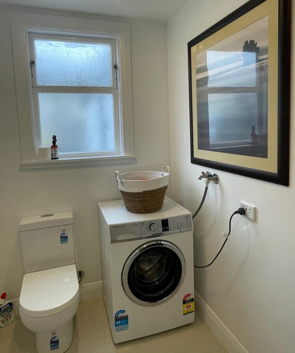 Comfy Hideaway with Queen Bed and a Trundler Apartment in Dunedin