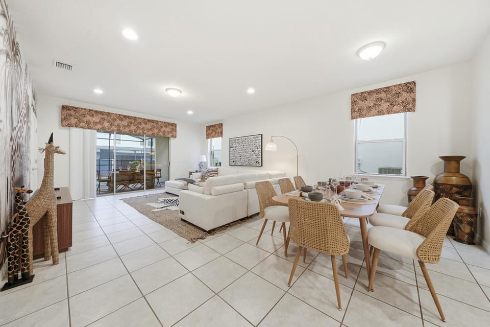 TV and multimedia, Living room, Decorative detail, Seating area, Dining area