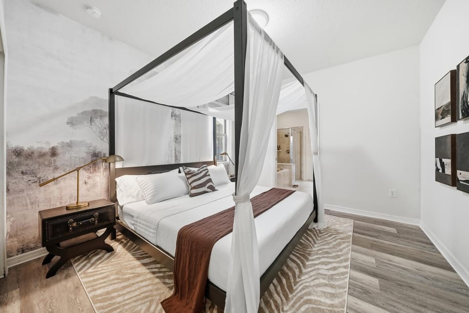 Bed, Bathroom, Photo of the whole room, Bedroom