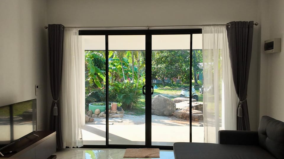 Day, Garden, Living room, Seating area, Garden view