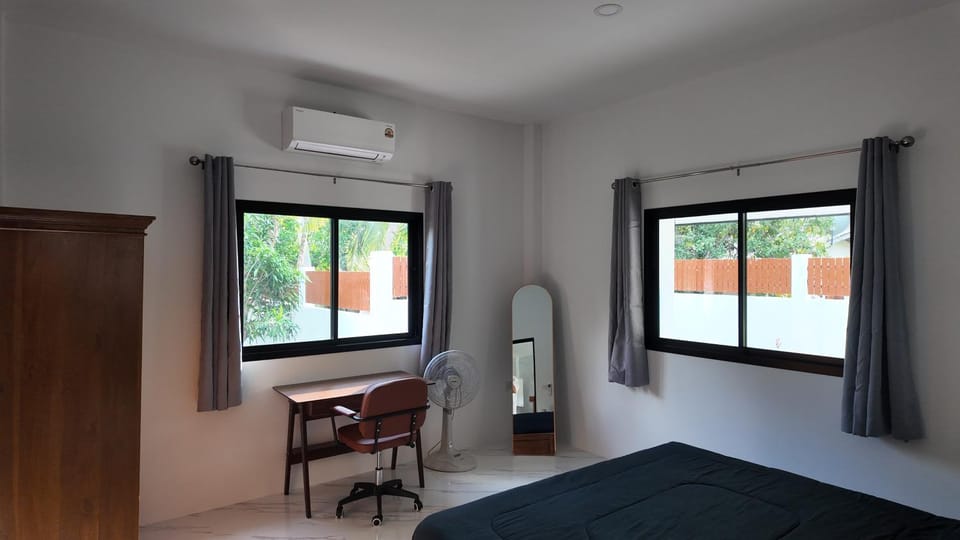 Bed, Photo of the whole room, Bedroom, air conditioner