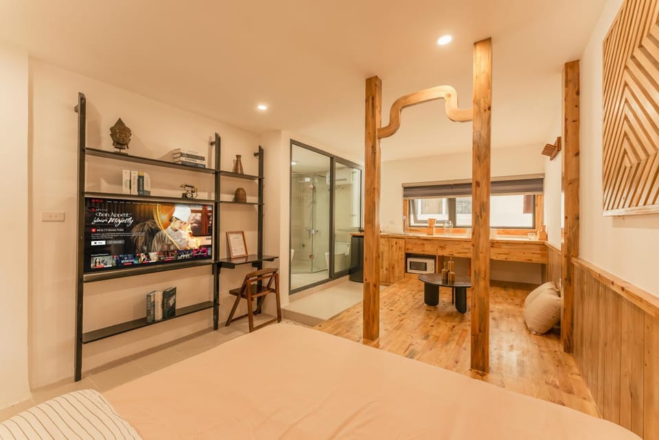 Homestay CHẤT- Lake Side, Self Check Apt Apartment in Hanoi