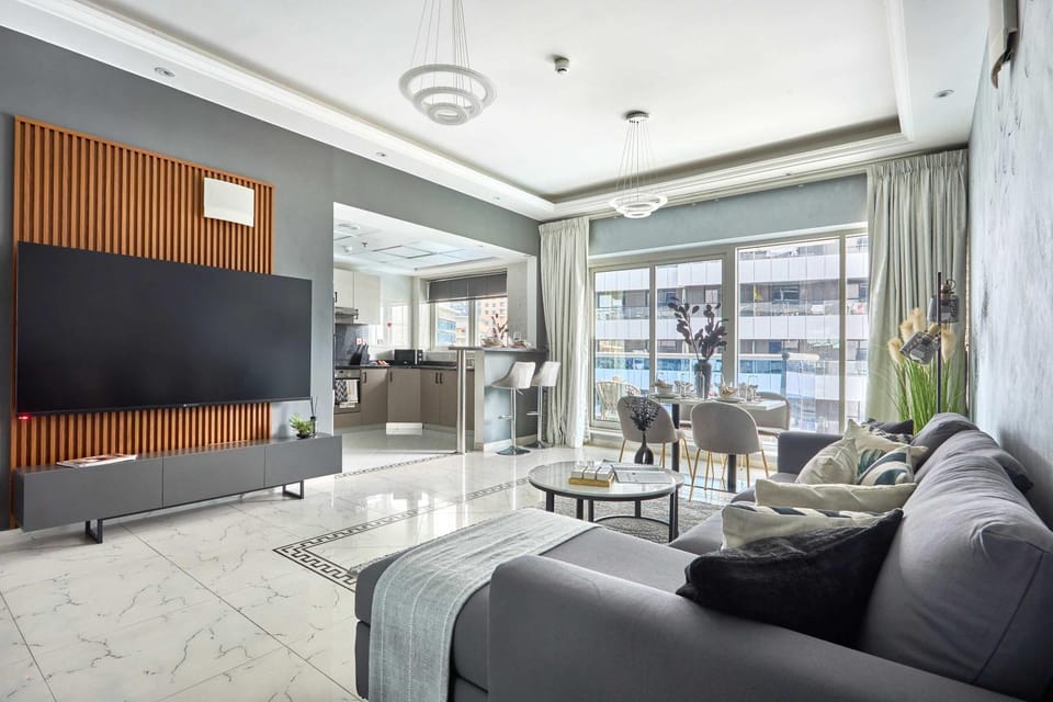 TV and multimedia, Kitchen or kitchenette, Living room, Seating area