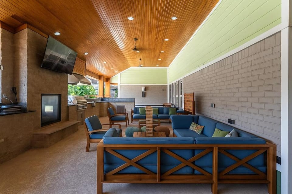 FIFA Stylish Getaway near TheHeights w/ Pool + BBQ Apartment in Harris County