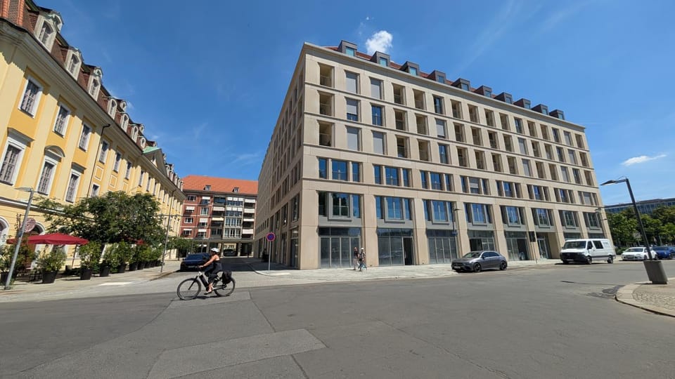 Property building, Neighbourhood, City view, Street view, Location