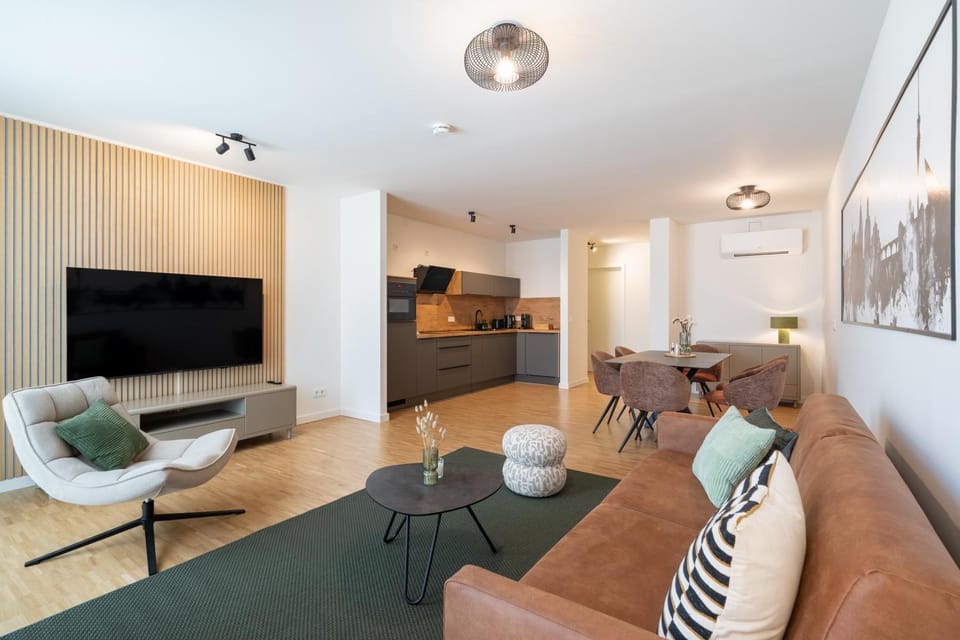 Communal lounge/ TV room, TV and multimedia, Kitchen or kitchenette, Living room, Seating area, Dining area, kitchen