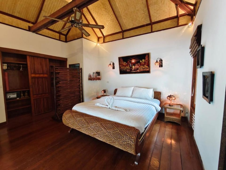 Private Balinese Bungalow for 2 - Shared pool - Lamai Koh Samui Bed and Breakfast in Ko Samui