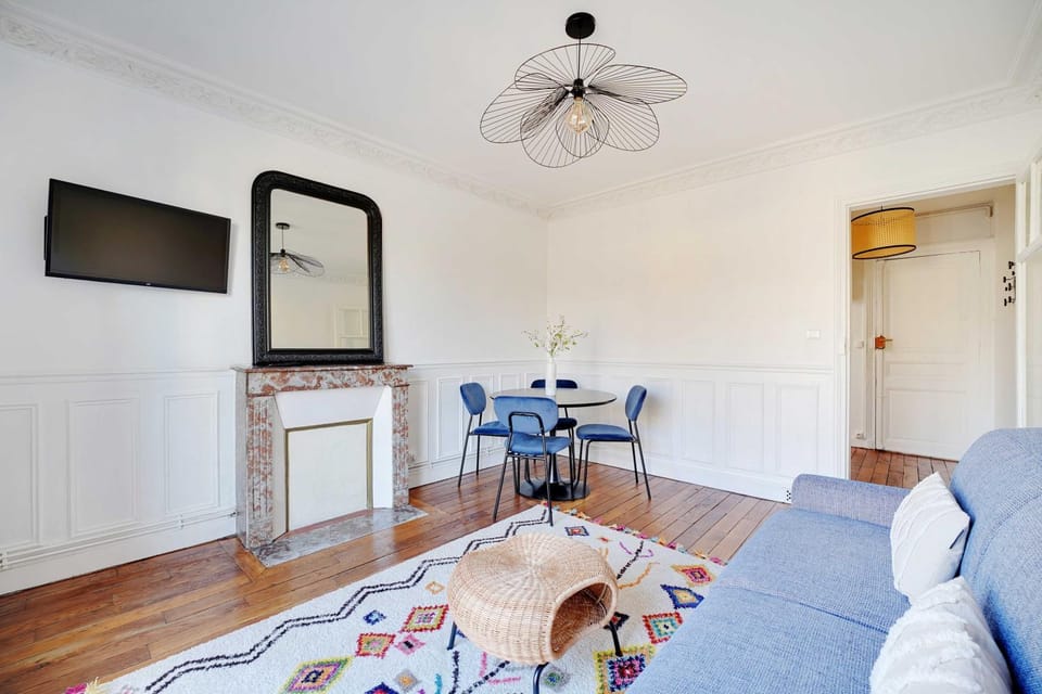 TV and multimedia, Living room, Dining area