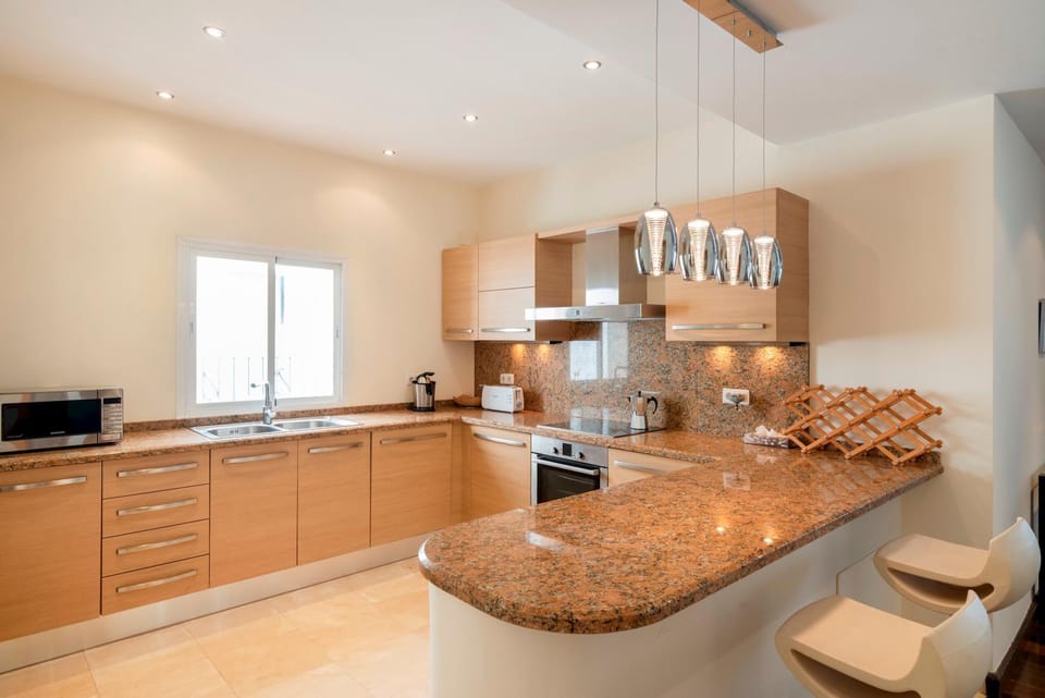 Coffee/tea facilities, Kitchen or kitchenette, Other, stove, toaster