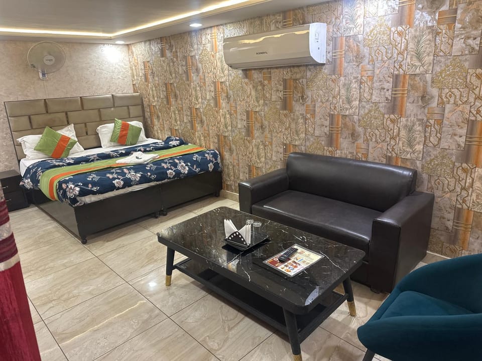 Hotel Crown Inn Hotel in Punjab, India