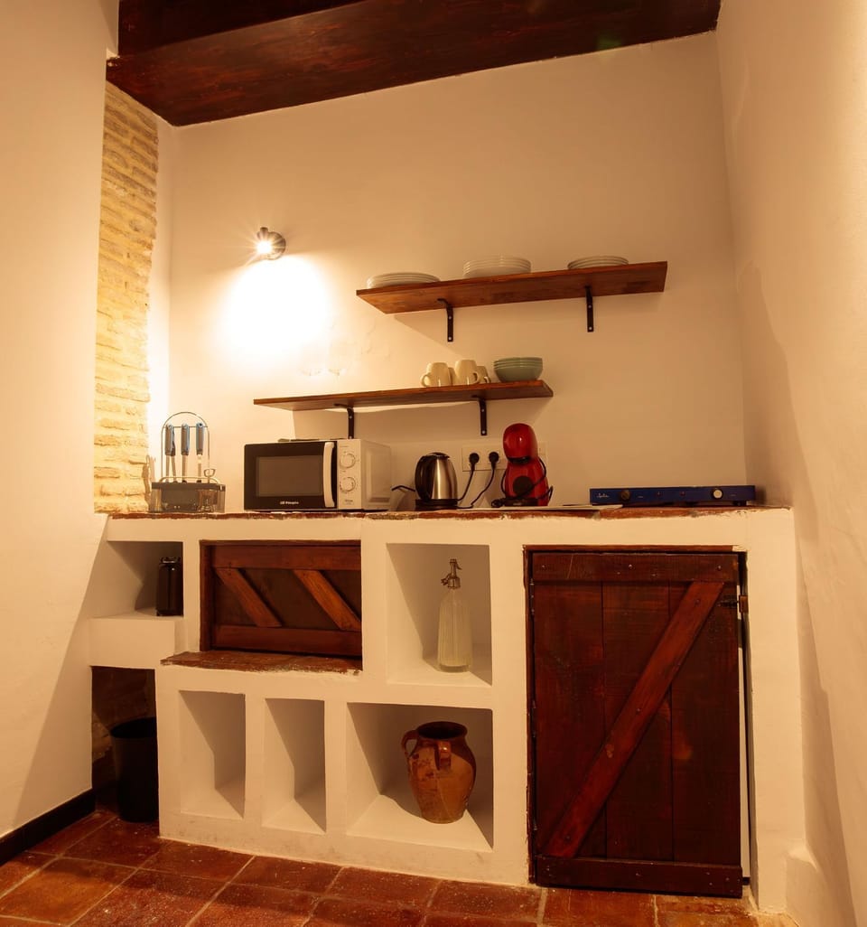 Coffee/tea facilities, Kitchen or kitchenette, minibar, toaster
