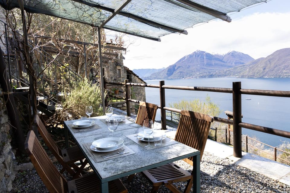 View (from property/room), Dining area, Lake view, Mountain view